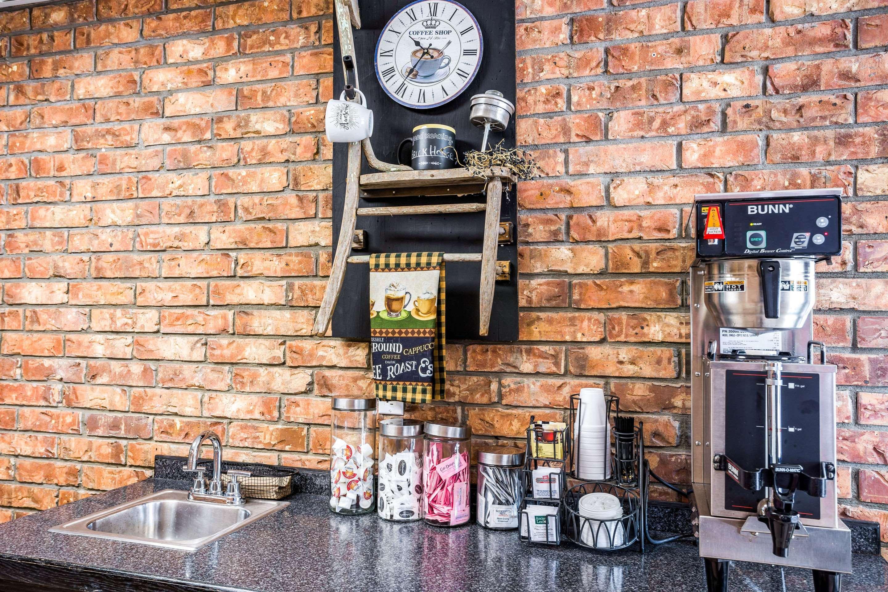 Rodeway Inn Branson, Brick House Ngoại thất bức ảnh