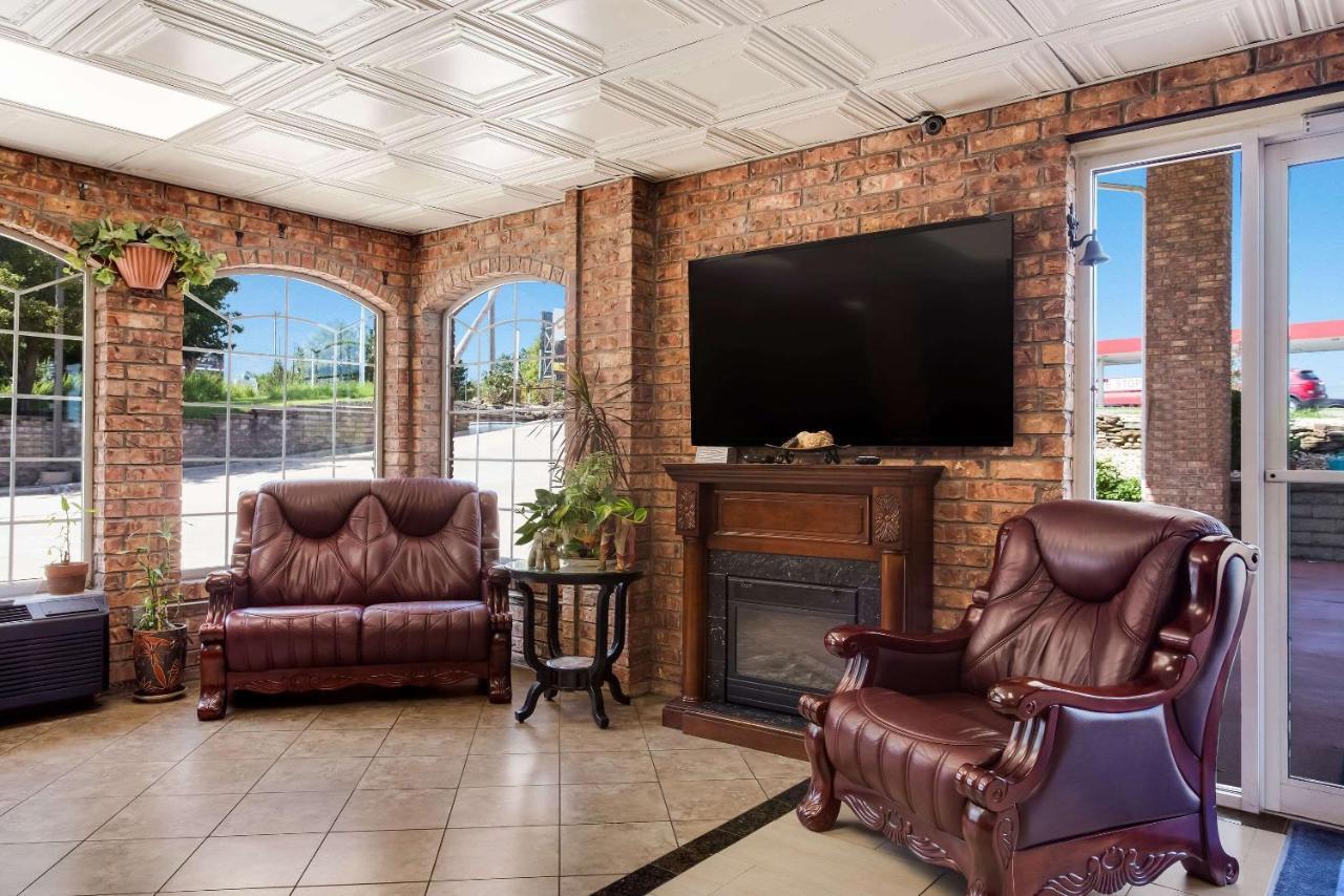 Rodeway Inn Branson, Brick House Ngoại thất bức ảnh