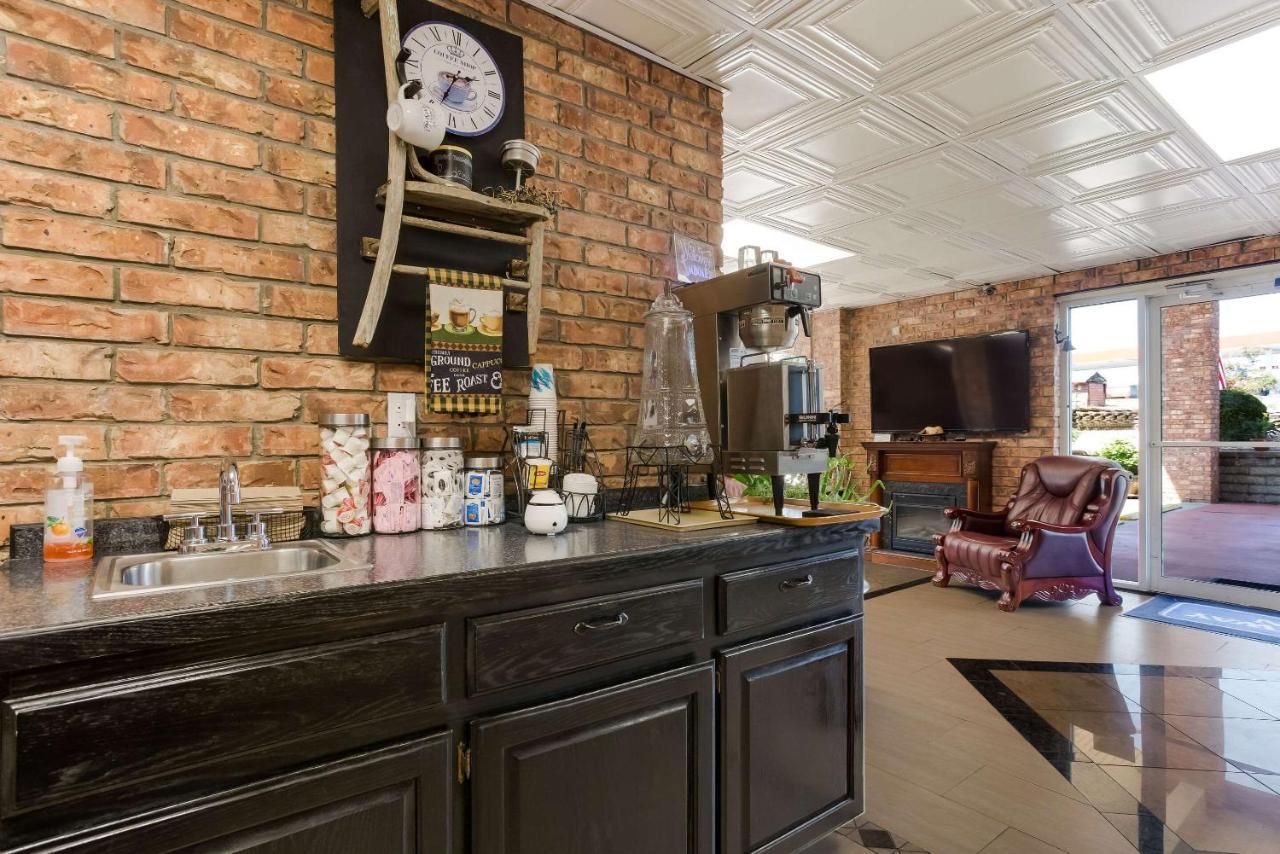 Rodeway Inn Branson, Brick House Ngoại thất bức ảnh