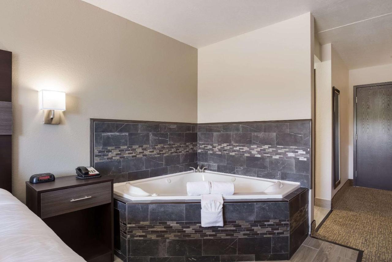 Rodeway Inn Branson, Brick House Ngoại thất bức ảnh