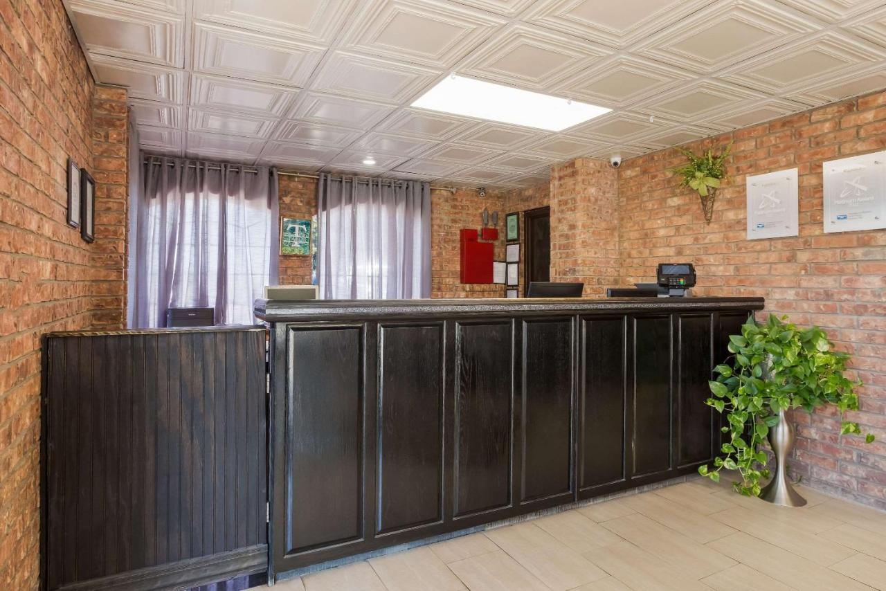 Rodeway Inn Branson, Brick House Ngoại thất bức ảnh