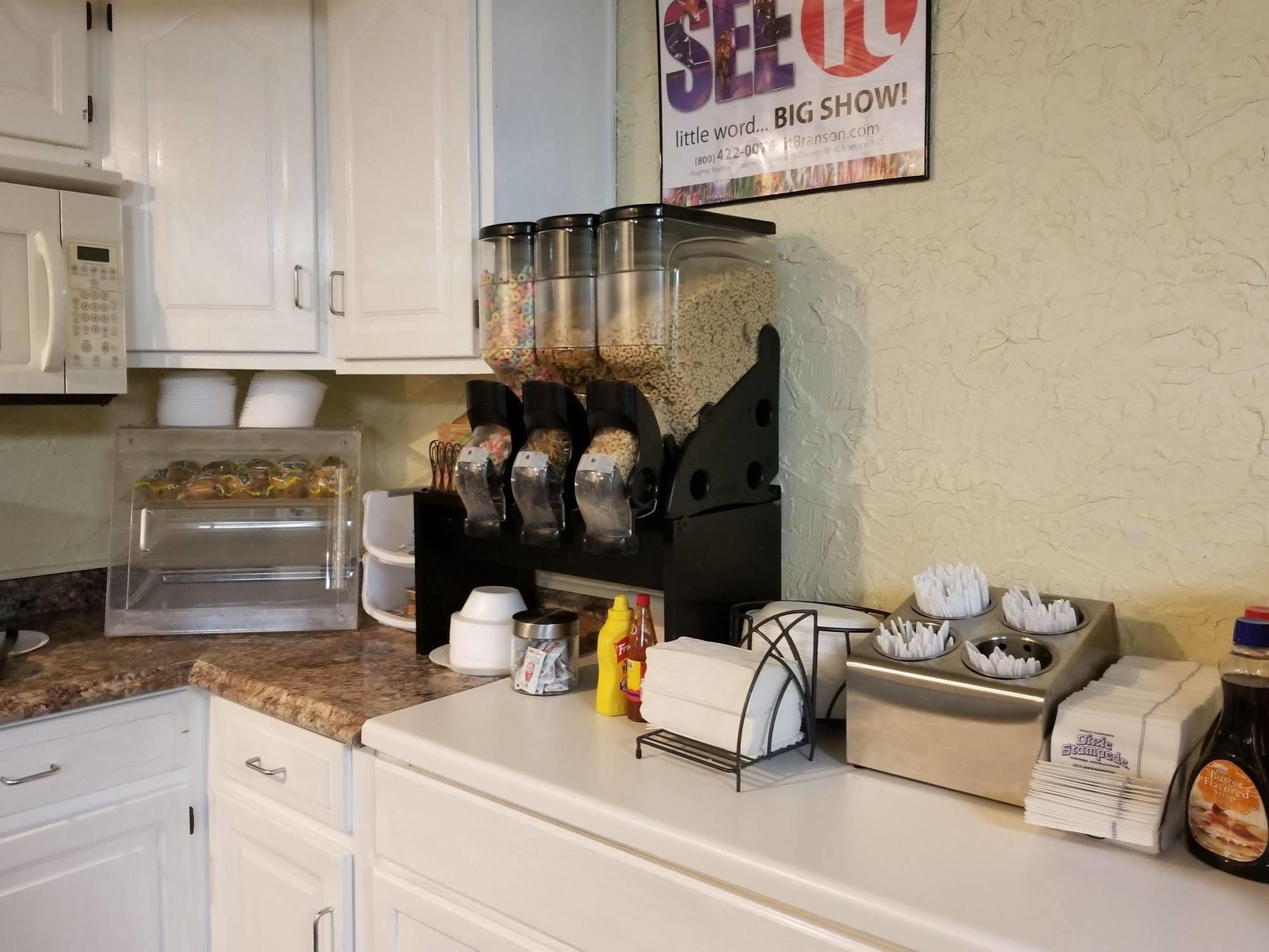 Rodeway Inn Branson, Brick House Ngoại thất bức ảnh